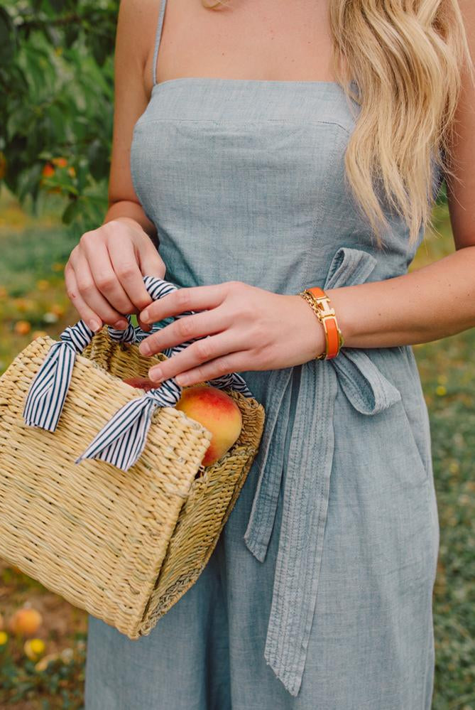 striped fabric wrapped handle straw bag, fabric handle straw bag, straw bag with fabric handle, woven bag, straw handbags, basket purses, cute summer bags, best summer bags, wooden purse, preppy style, southern preppy style, preppy fashion style, preppy style for women, boutiques, online boutique, botique, ecofriendly bag, dress websites