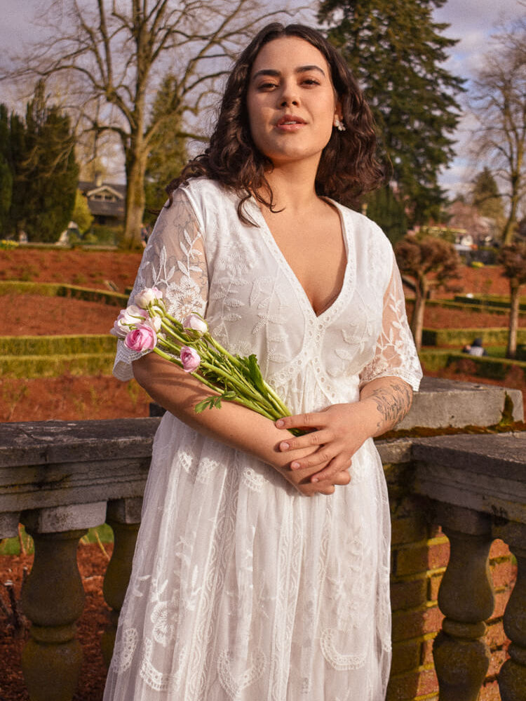 plus size lace maxi dress, white lace maxi dress for plus size women, plus size bridal fashion