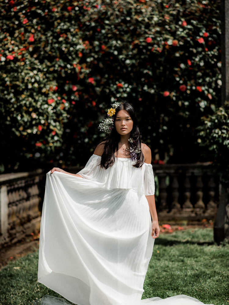 white pleated maxi dress, engagement photo dress, maternity photo dress