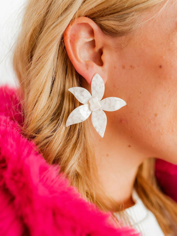 annie white shell flower earrings