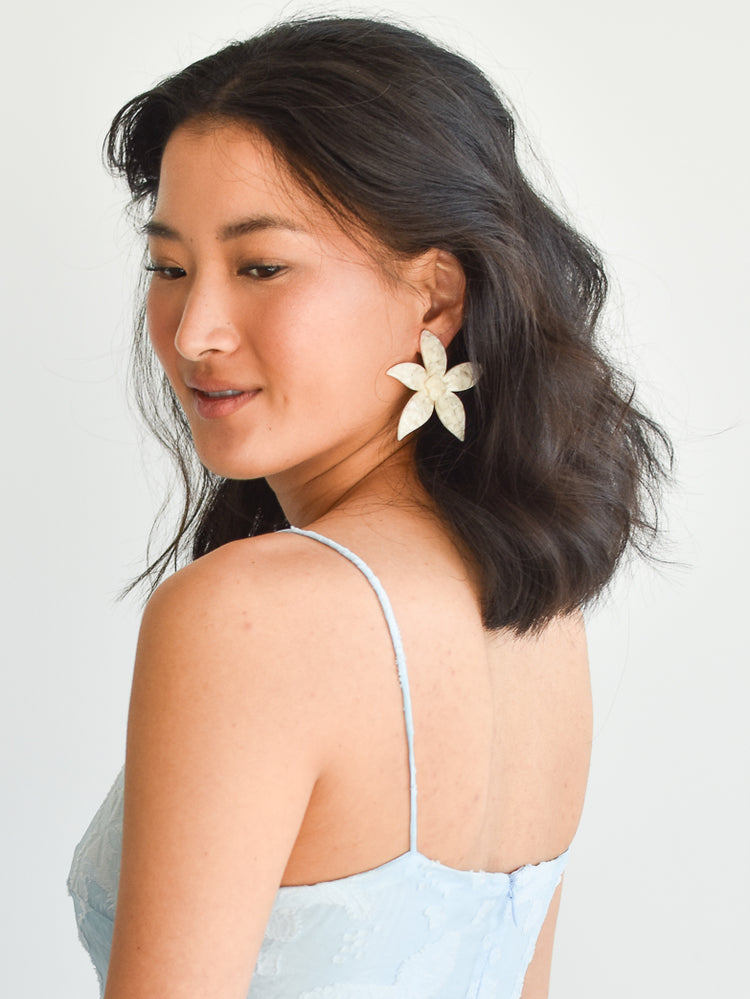 annie white shell flower earrings