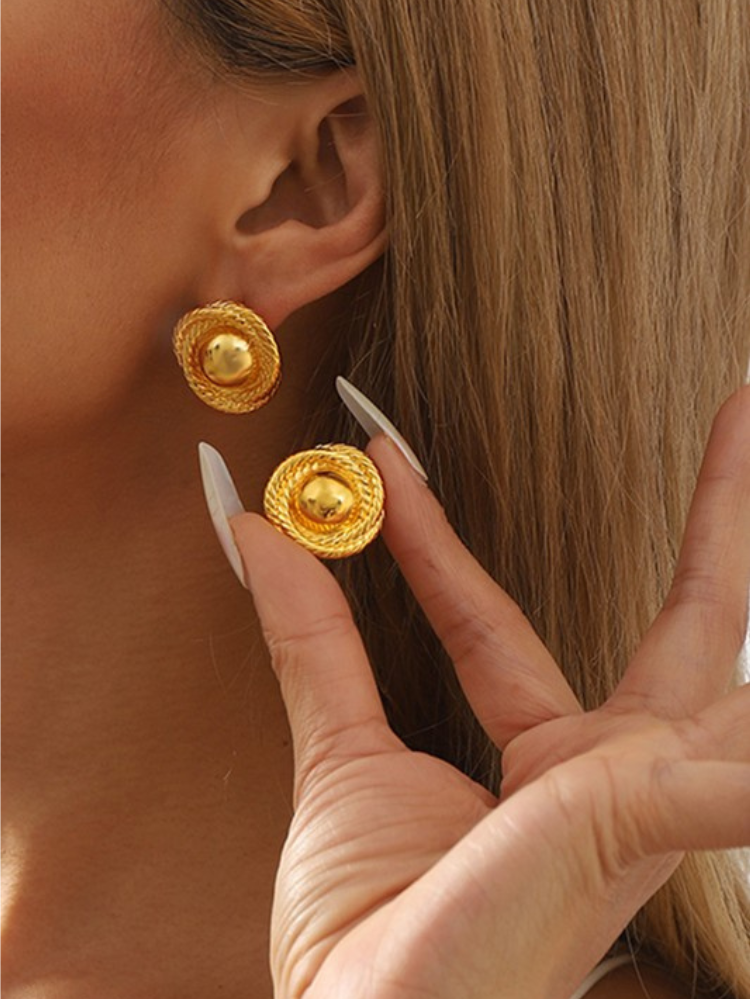 Kit Gold Knotted Circle Stud Earrings