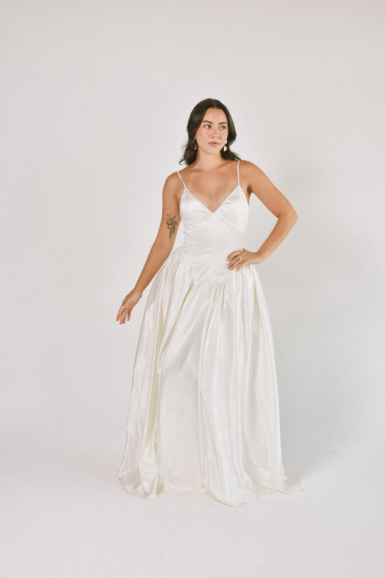 Basque Waist Cream Bridal Gown – Rehearsal Dinner & Civil Ceremony – Confête