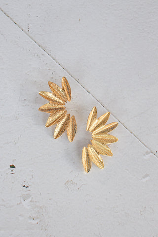 Abientot Gold Leaf Stud Earrings
