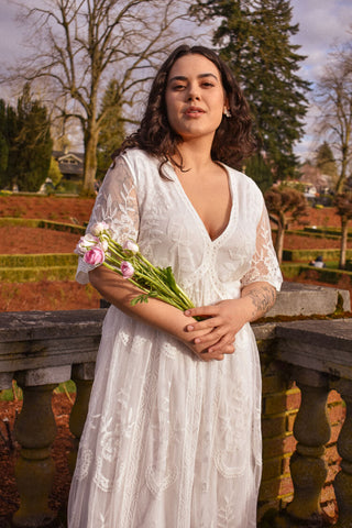 plus size lace maxi dress, white lace maxi dress for plus size women, plus size bridal fashion