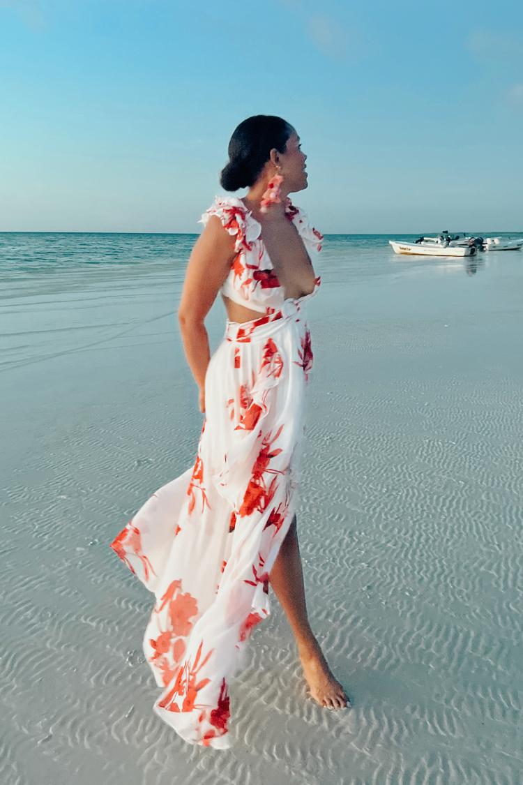 Confete Sandra Red and White Floral Maxi Engagement Photos Dress