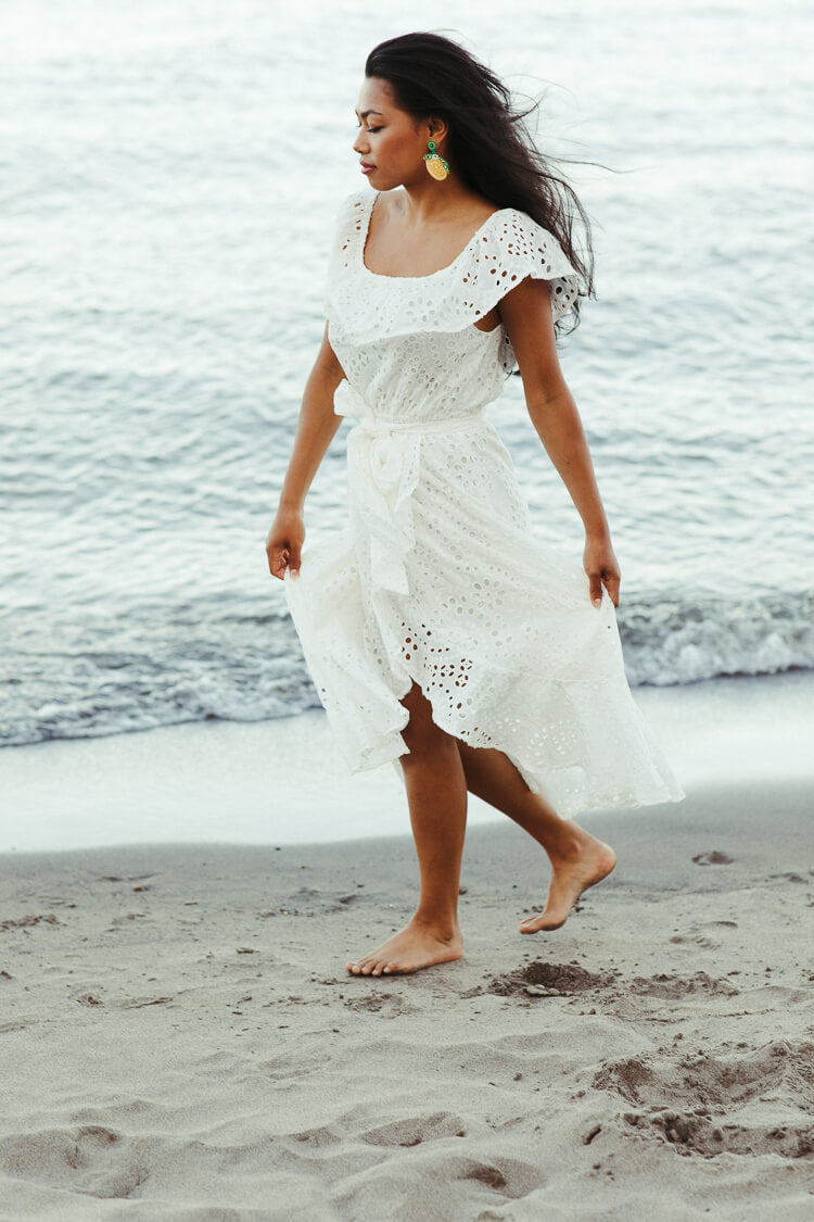 Italian Summer Off-the-Shoulder Eyelet Midi Dress - M Italian Summer Off-the-Shoulder Eyelet Midi Dress - M
